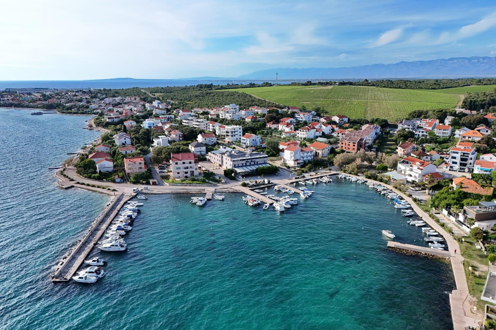 Apartmani Mare i Gumbek — Petrčane iz zraka
